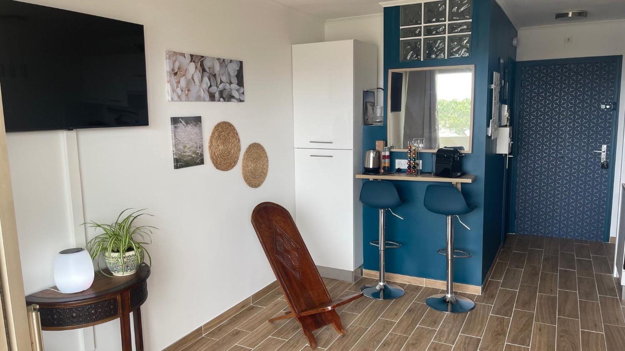 Joli Studio Vue Mer, Piscine, Tennis, Parking Antibes Kültér fotó